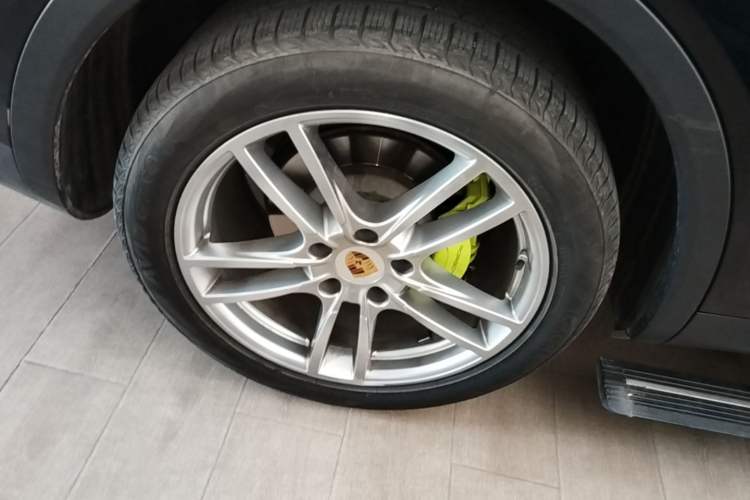 Used Porsche Cayenne E-Hybrid 2021 Cayenne E-Hybrid 2.0T Right Rear Wheel Hub