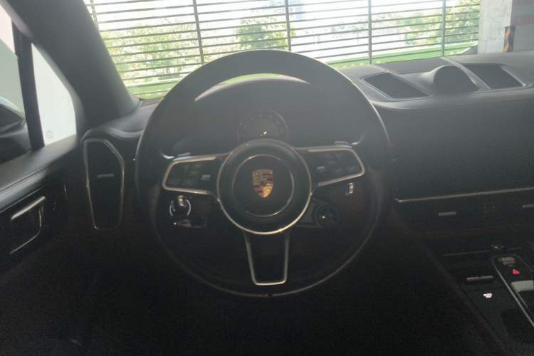 Used Porsche Cayenne E-Hybrid 2021 Cayenne E-Hybrid 2.0T Steering Wheel