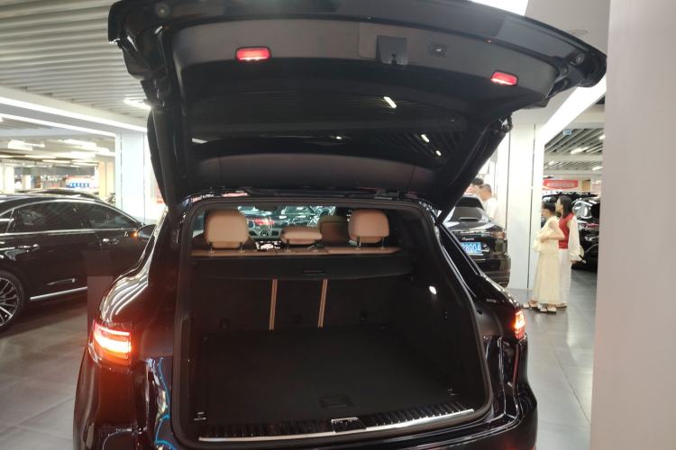 Used Porsche Cayenne E-Hybrid 2021 Cayenne E-Hybrid 2.0T Trunk