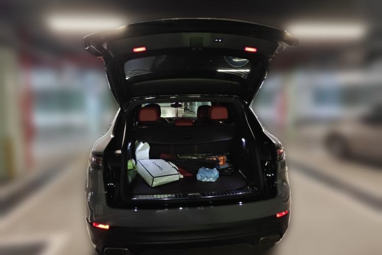 Used Porsche Cayenne E-Hybrid 2021 Cayenne E-Hybrid 2.0T Trunk