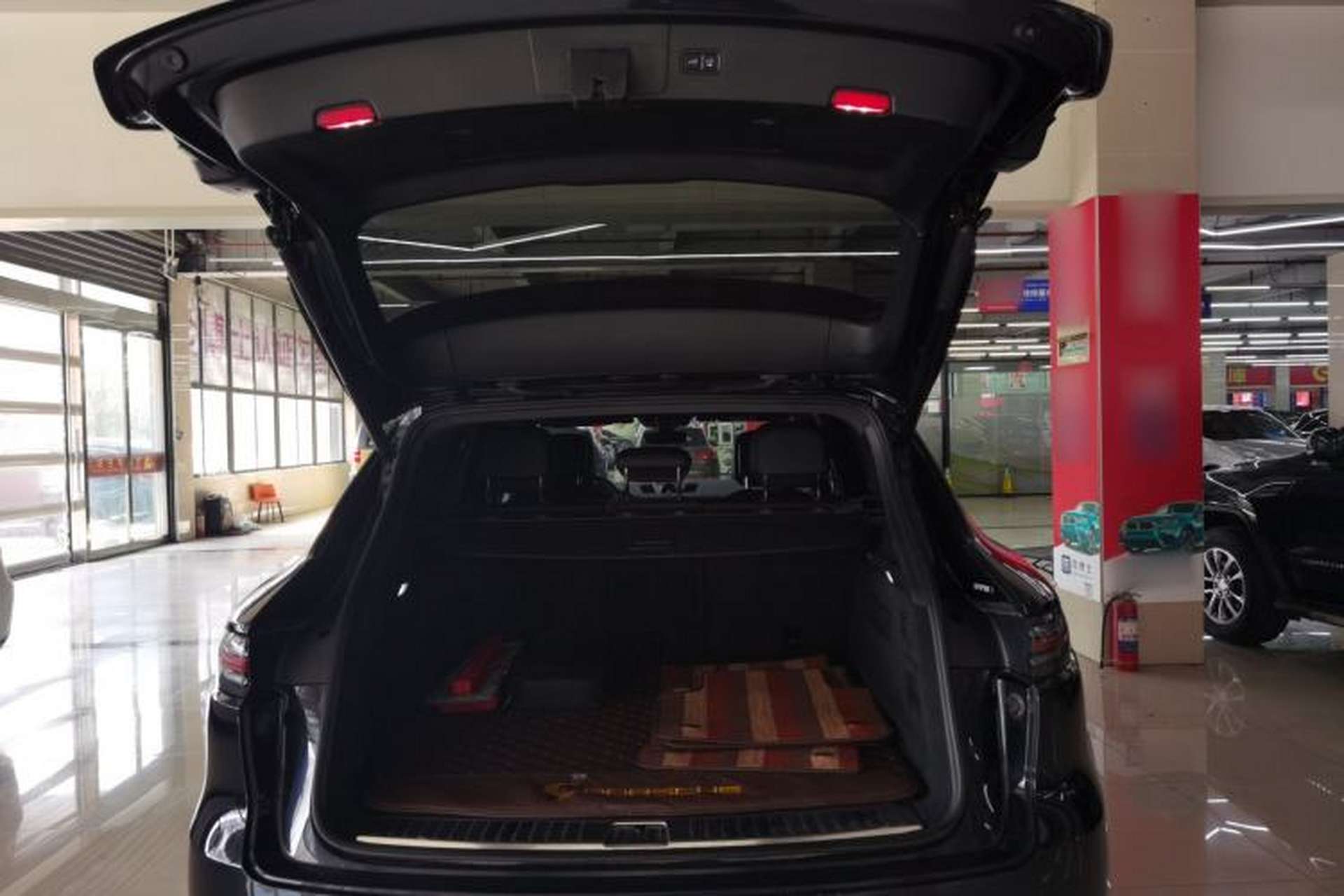 Used Porsche Cayenne E-Hybrid 2021 Cayenne E-Hybrid 2.0T Trunk