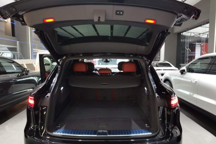 Used Porsche Cayenne E-Hybrid 2021 Cayenne E-Hybrid 2.0T Trunk
