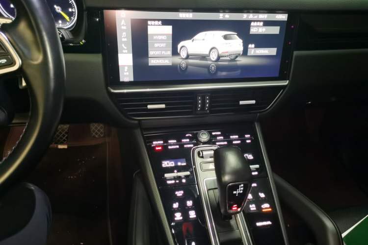 Used Porsche Cayenne E-Hybrid 2021 Cayenne E-Hybrid 2.0T Audio And AC Panel