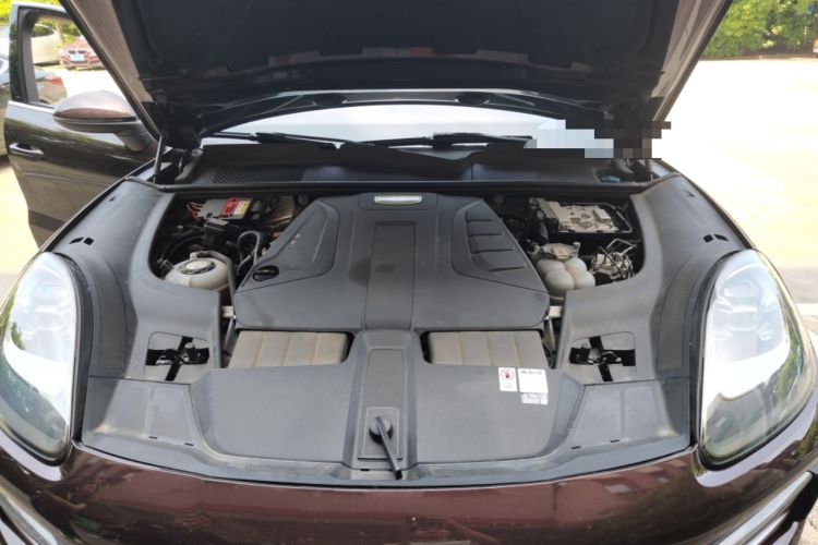 Used Porsche Cayenne E-Hybrid 2021 Cayenne E-Hybrid 2.0T Engine Bay