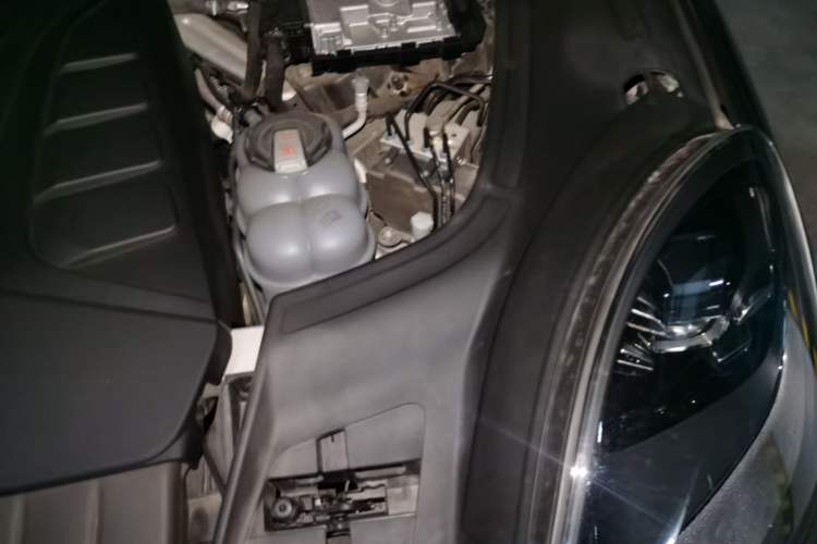 Used Porsche Cayenne E-Hybrid 2021 Cayenne E-Hybrid 2.0T Engine Bay Left
