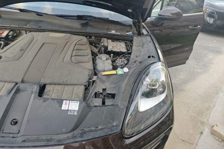 Used Porsche Cayenne E-Hybrid 2021 Cayenne E-Hybrid 2.0T Engine Bay Left
