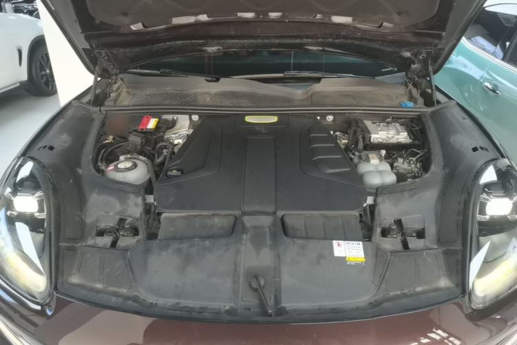Used Porsche Cayenne E-Hybrid 2021 Cayenne E-Hybrid 2.0T Engine Bay