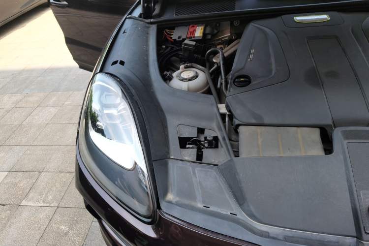 Used Porsche Cayenne E-Hybrid 2021 Cayenne E-Hybrid 2.0T Engine Bay Right