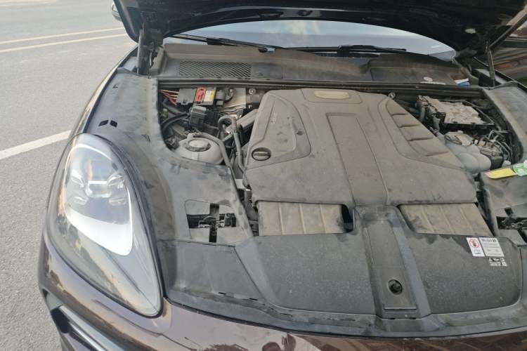 Used Porsche Cayenne E-Hybrid 2021 Cayenne E-Hybrid 2.0T Engine Bay Right