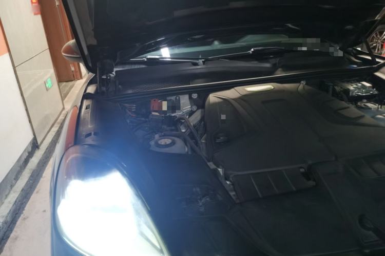 Used Porsche Cayenne E-Hybrid 2021 Cayenne E-Hybrid 2.0T Engine Bay Right