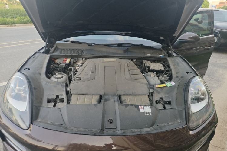 Used Porsche Cayenne E-Hybrid 2021 Cayenne E-Hybrid 2.0T Engine Bay