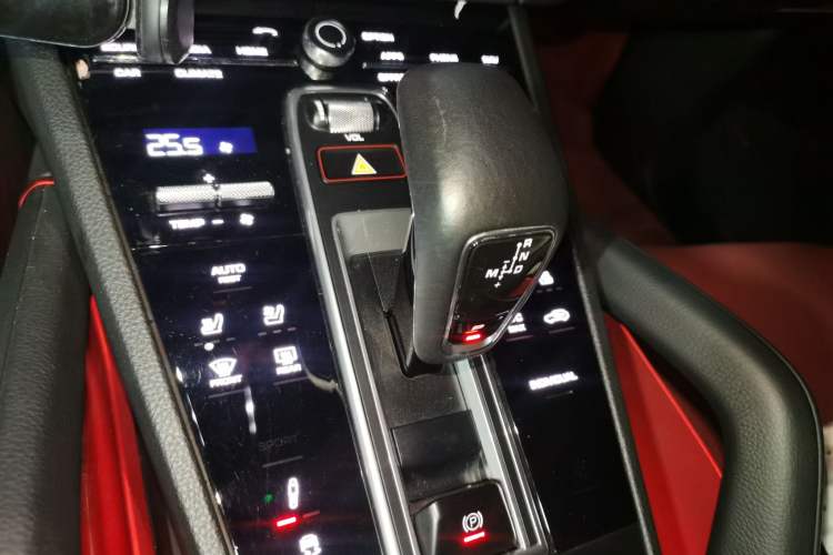 Used Porsche Cayenne E-Hybrid 2021 Cayenne E-Hybrid 2.0T Gear Lever