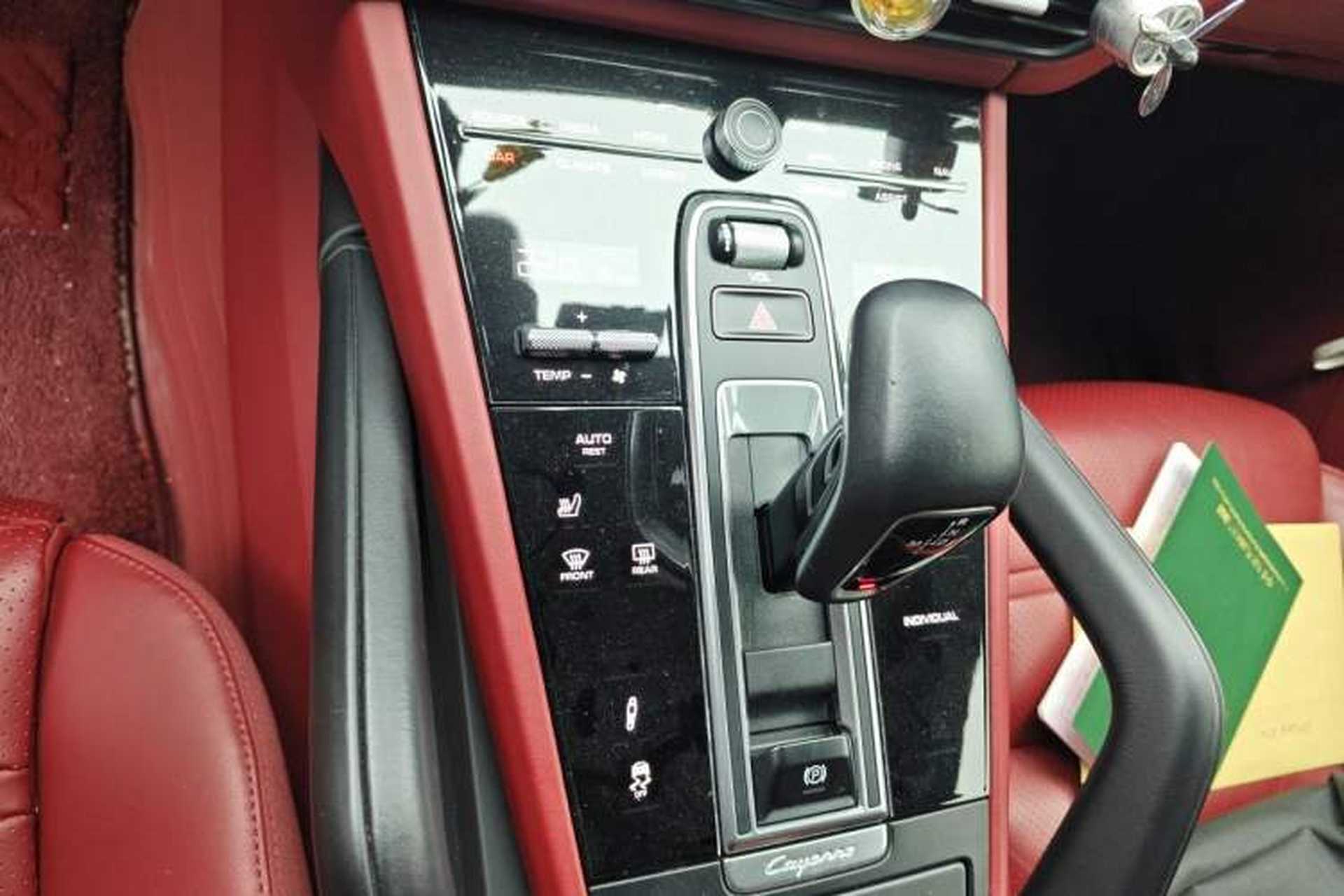 Used Porsche Cayenne E-Hybrid 2021 Cayenne E-Hybrid 2.0T Gear Lever