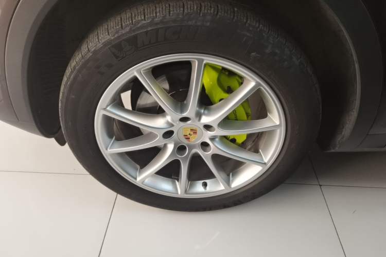 Used Porsche Cayenne E-Hybrid 2021 Cayenne E-Hybrid 2.0T Left Front Wheel Hub