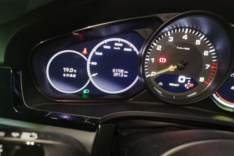 Used Porsche Cayenne E-Hybrid 2021 Cayenne E-Hybrid 2.0T Odometer Close Up