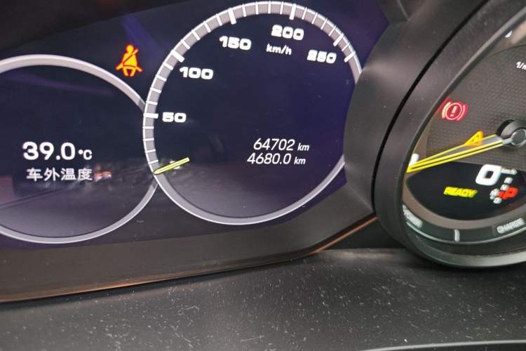 Used Porsche Cayenne E-Hybrid 2021 Cayenne E-Hybrid 2.0T Odometer Close Up