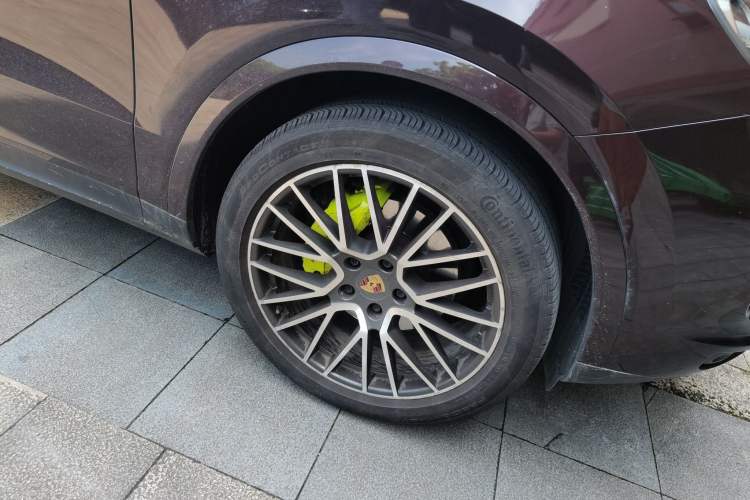 Used Porsche Cayenne E-Hybrid 2021 Cayenne E-Hybrid 2.0T Right Front Wheel Hub