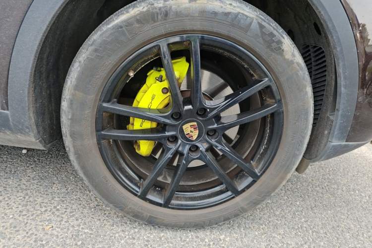 Used Porsche Cayenne E-Hybrid 2021 Cayenne E-Hybrid 2.0T Right Front Wheel Hub