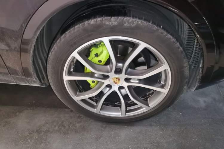 Used Porsche Cayenne E-Hybrid 2021 Cayenne E-Hybrid 2.0T Right Front Wheel Hub
