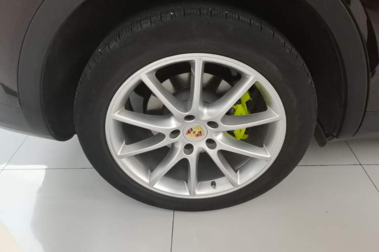 Used Porsche Cayenne E-Hybrid 2021 Cayenne E-Hybrid 2.0T Right Rear Wheel Hub