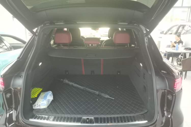 Used Porsche Cayenne E-Hybrid 2021 Cayenne E-Hybrid 2.0T Trunk