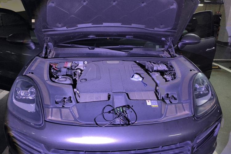 Used Porsche Cayenne E-Hybrid 2021 Cayenne E-Hybrid 2.0T Engine Bay