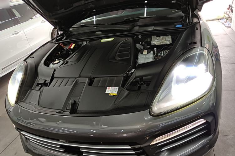 Used Porsche Cayenne E-Hybrid 2021 Cayenne E-Hybrid 2.0T Engine Bay
