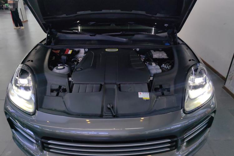 Used Porsche Cayenne E-Hybrid 2021 Cayenne E-Hybrid 2.0T Engine Bay
