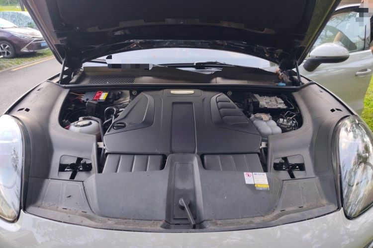 Used Porsche Cayenne E-Hybrid 2021 Cayenne E-Hybrid 2.0T Engine Bay