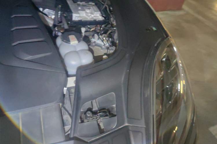 Used Porsche Cayenne E-Hybrid 2021 Cayenne E-Hybrid 2.0T Engine Bay Left