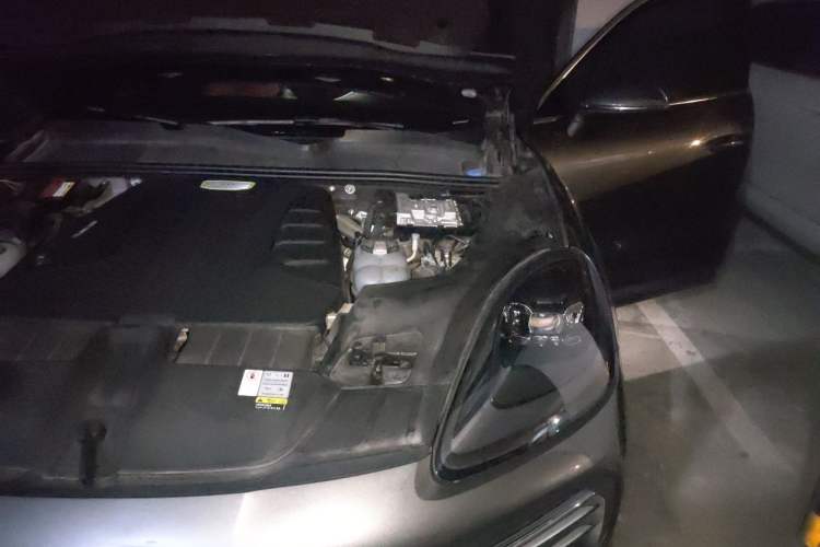 Used Porsche Cayenne E-Hybrid 2021 Cayenne E-Hybrid 2.0T Engine Bay Left