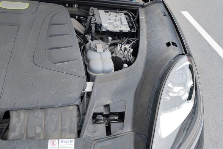 Used Porsche Cayenne E-Hybrid 2021 Cayenne E-Hybrid 2.0T Engine Bay Left