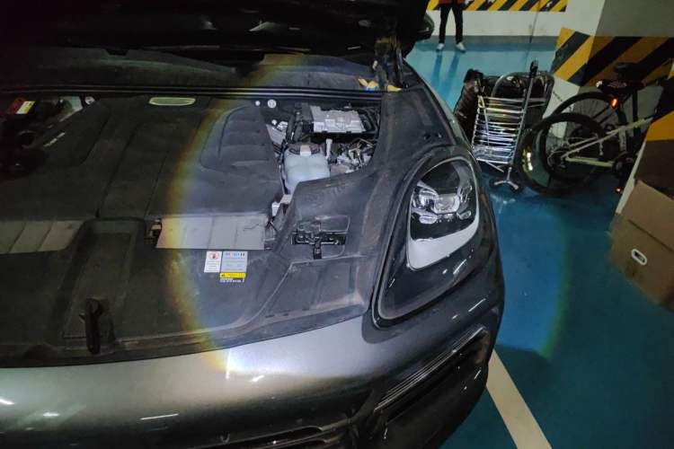 Used Porsche Cayenne E-Hybrid 2021 Cayenne E-Hybrid 2.0T Engine Bay Left