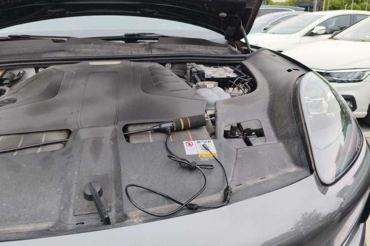 Used Porsche Cayenne E-Hybrid 2021 Cayenne E-Hybrid 2.0T Engine Bay Left