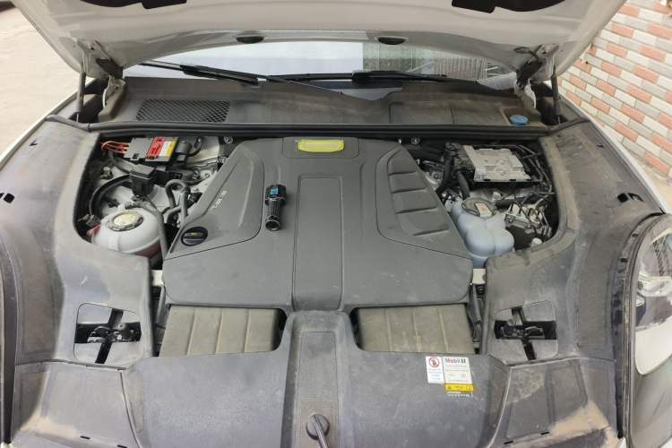Used Porsche Cayenne E-Hybrid 2021 Cayenne E-Hybrid 2.0T Engine Bay