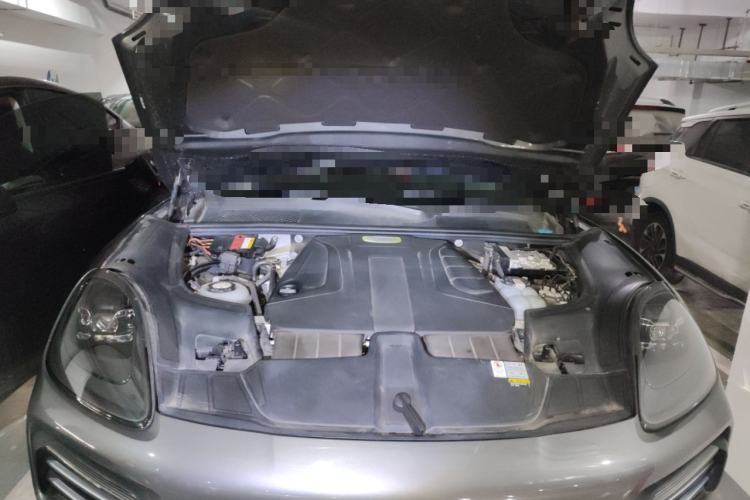 Used Porsche Cayenne E-Hybrid 2021 Cayenne E-Hybrid 2.0T Engine Bay