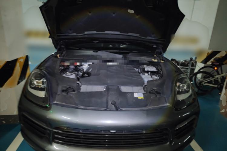 Used Porsche Cayenne E-Hybrid 2021 Cayenne E-Hybrid 2.0T Engine Bay