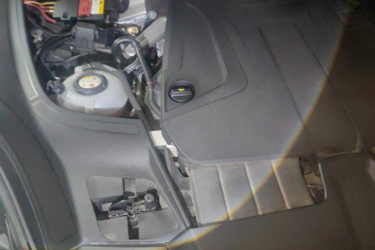Used Porsche Cayenne E-Hybrid 2021 Cayenne E-Hybrid 2.0T Engine Bay Right