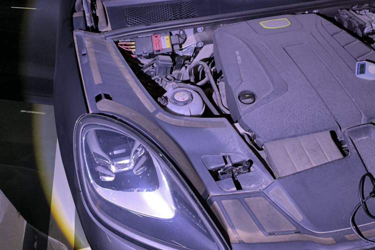 Used Porsche Cayenne E-Hybrid 2021 Cayenne E-Hybrid 2.0T Engine Bay Right