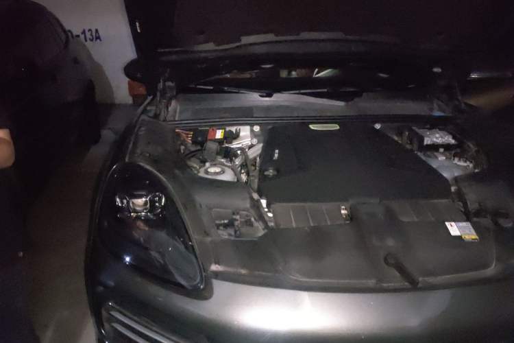 Used Porsche Cayenne E-Hybrid 2021 Cayenne E-Hybrid 2.0T Engine Bay Right