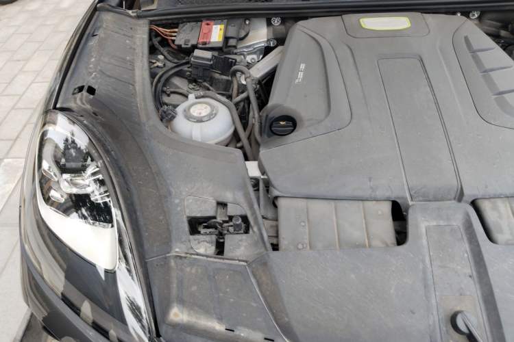 Used Porsche Cayenne E-Hybrid 2021 Cayenne E-Hybrid 2.0T Engine Bay Right