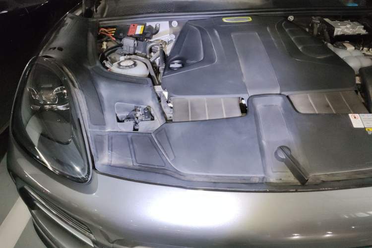 Used Porsche Cayenne E-Hybrid 2021 Cayenne E-Hybrid 2.0T Engine Bay Right