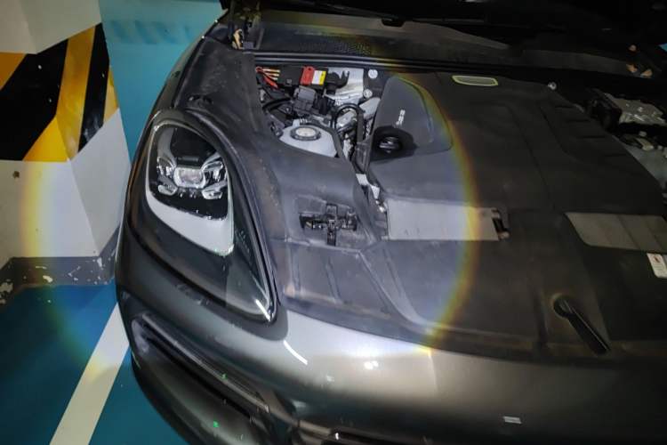 Used Porsche Cayenne E-Hybrid 2021 Cayenne E-Hybrid 2.0T Engine Bay Right