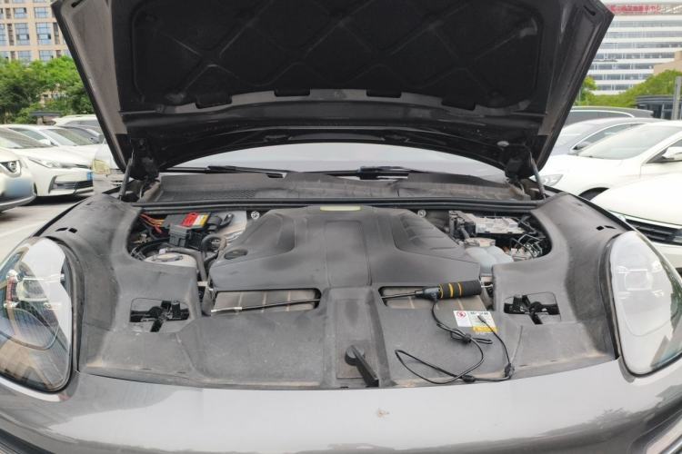 Used Porsche Cayenne E-Hybrid 2021 Cayenne E-Hybrid 2.0T Engine Bay