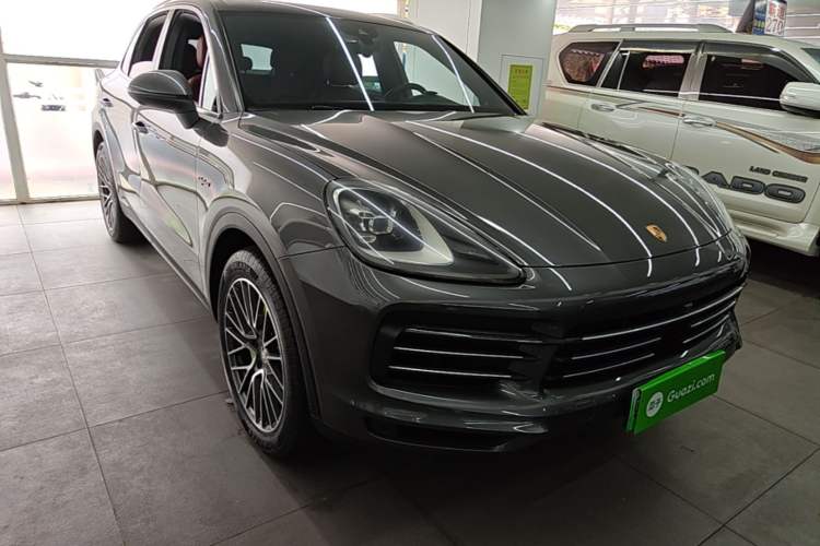 Used Porsche Cayenne E-Hybrid 2021 Cayenne E-Hybrid 2.0T Front Right 45 Deg