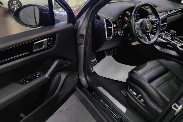 Used Porsche Cayenne E-Hybrid 2021 Cayenne E-Hybrid 2.0T Interior 3