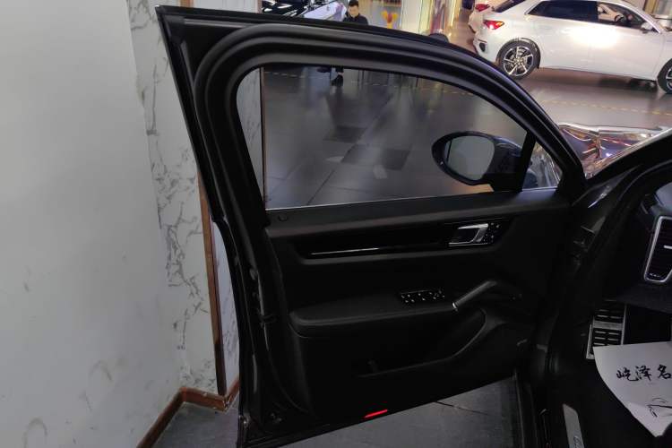Used Porsche Cayenne E-Hybrid 2021 Cayenne E-Hybrid 2.0T Interior 7