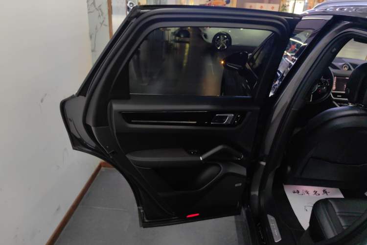 Used Porsche Cayenne E-Hybrid 2021 Cayenne E-Hybrid 2.0T Interior 8
