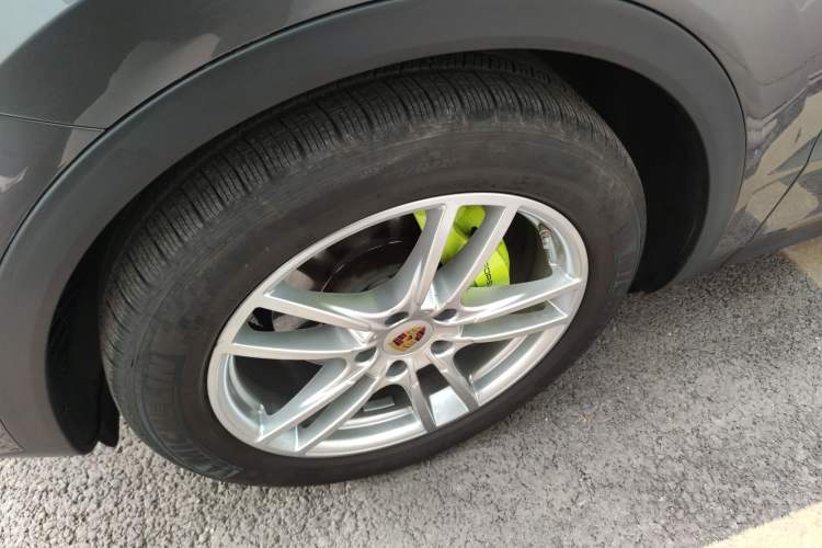 Used Porsche Cayenne E-Hybrid 2021 Cayenne E-Hybrid Coupé 2.0T Left Front Wheel Hub