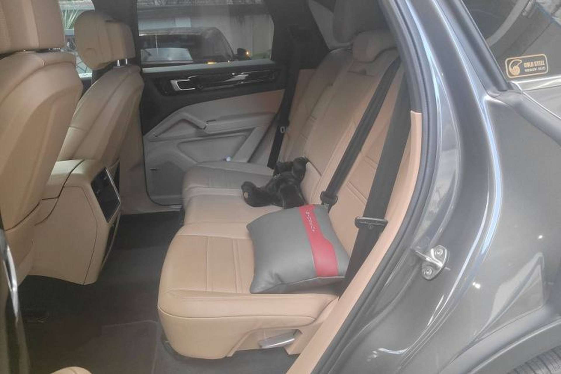 Used Porsche Cayenne E-Hybrid 2021 Cayenne E-Hybrid 2.0T Left Rear Seat
